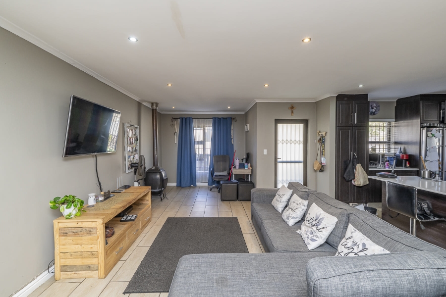 3 Bedroom Property for Sale in Uitzicht Western Cape